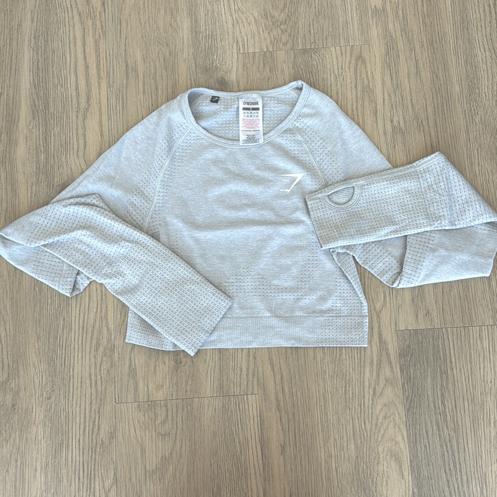 Gym shark light grey crop long sleeve